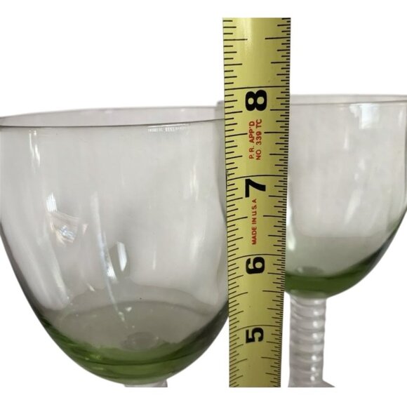2 Green Stemmed Wine Glasses Wafer Design By Signature Rincon - Picture 8 of 8